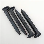 Köpek Demiryolu Çivileri Sade Bitmiş